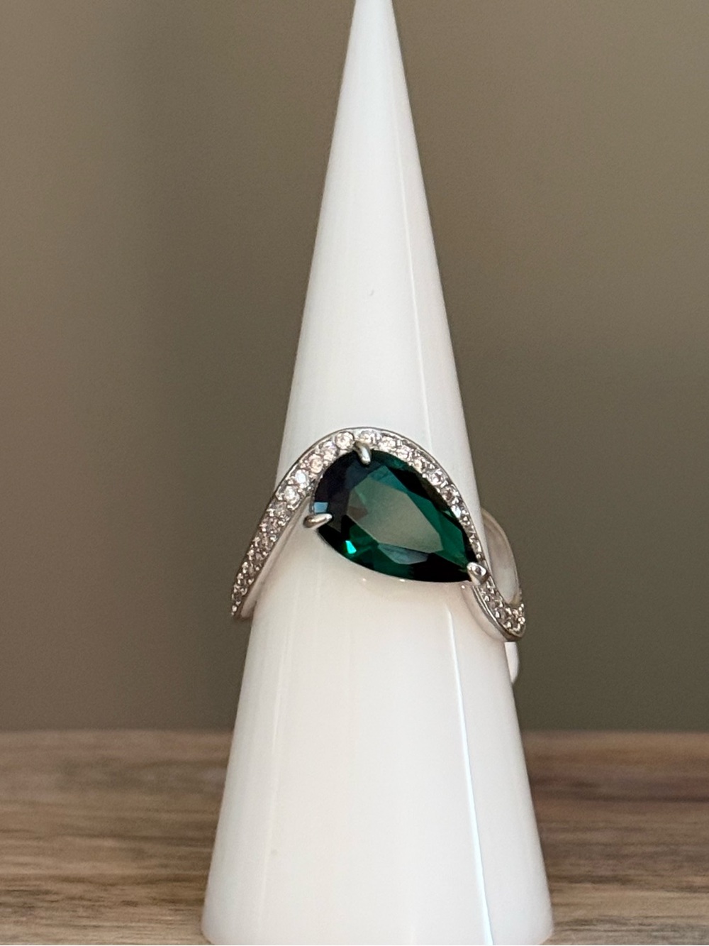 Bomb Party May 2026 Ring “The Arden Ring”Size 7. Brand New!